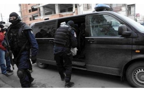 Doi bucuresteni, prinsi in flagrant cand au primit un colet plin cu droguri din Spania