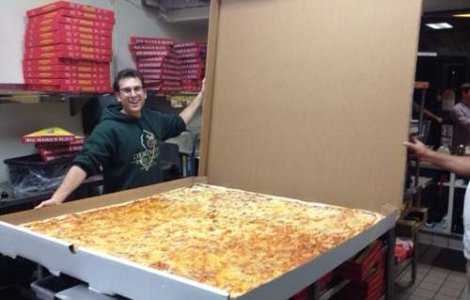 FOAME mare: Cea mai mare cutie de pizza din lume