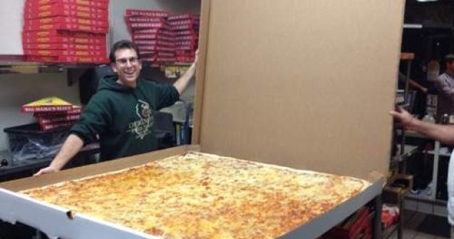 FOAME mare: Cea mai mare cutie de pizza din lume