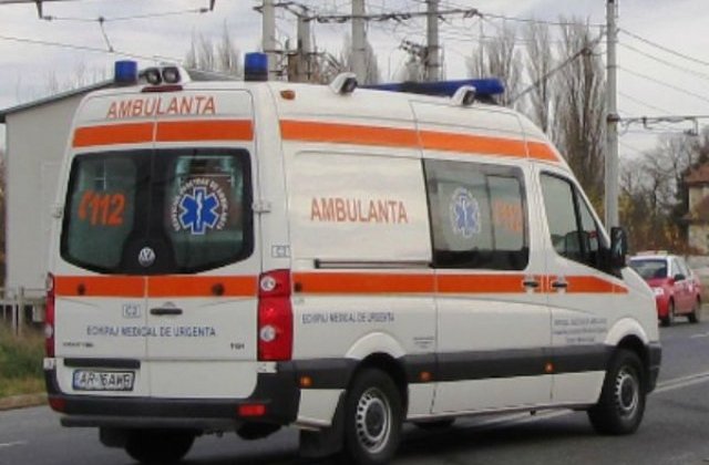 Doi barbati din Bihor au fost spulberati de o masina. Soferul a fugit de la locul accidentului