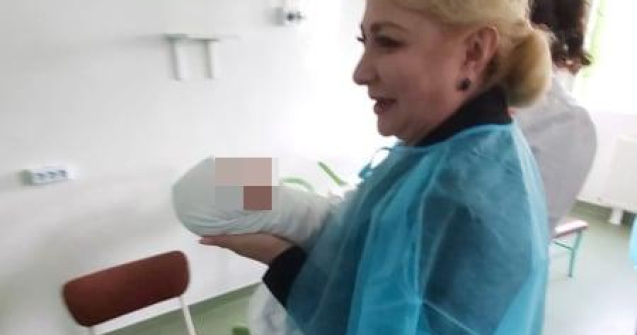 Explicatiile Spitalului Focsani, dupa ce Pintea si Dancila au intrat la Neonatologie si s-au pozat cu bebelusi: "Niciun membru al delegatiei nu prezenta semene de boala"