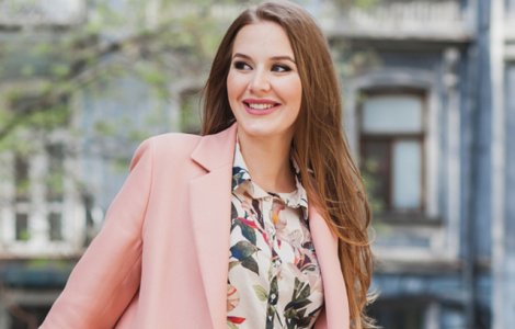  Top  10 articole vestimentare pe care orice femeie peste 40 de ani ar trebui sa le aiba in garderoba