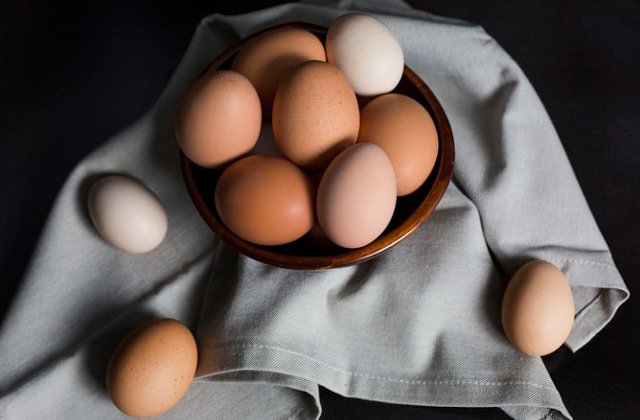 Un barbat din India a murit incercand sa manance 50 de oua, pentru a castiga un pariu