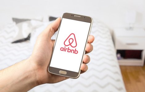 Airbnb va verifica toate ofertele de inchiriere dupa uciderea a 5 persoane intr-o casa din California