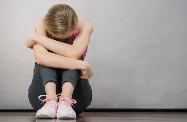 O adolescenta de 15 ani si-a omorat fratele vitreg, apoi a fugit de la locul faptei