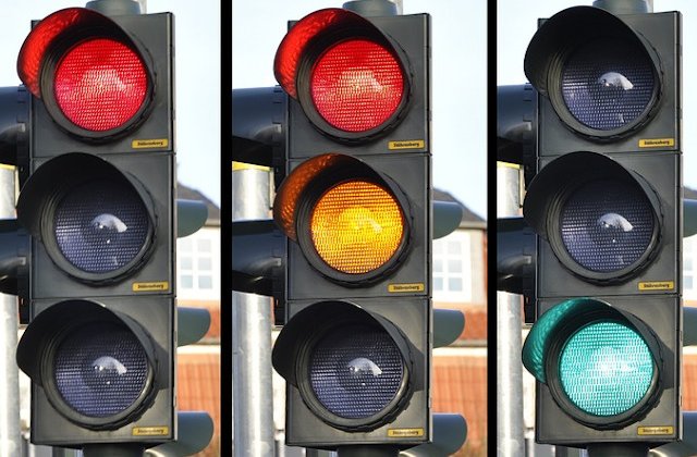 De ce sunt avioanele albe? 10 lucruri obisnuite care au culori specifice din motive intemeiate