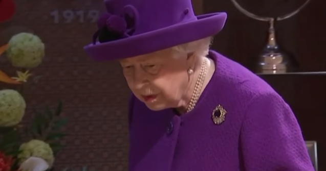 Regina Elisabeta a II-a renunta la achizitia de haine din blana naturala