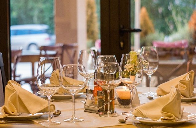 Un barbat a fost concediat din afacerea familiei dupa ce a intarziat la cina in casa parintilor sai