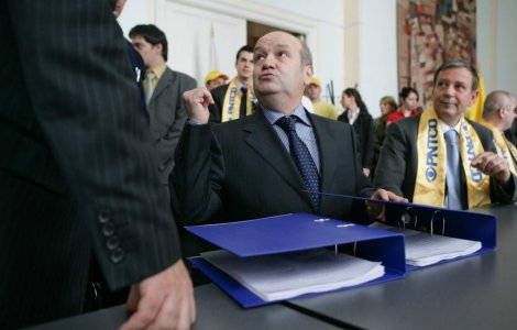 Milut, somat de Radu Sarbu sa paraseasca PNTCD