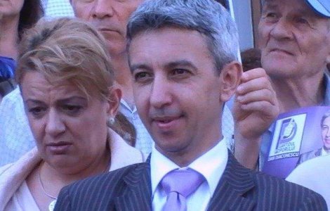 Dan Diaconescu a plecat din tara