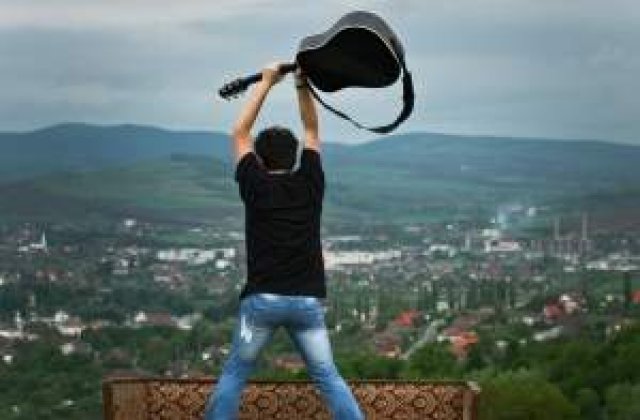 Cine va fi admis in Rock and Roll Hall of Fame in 2013?