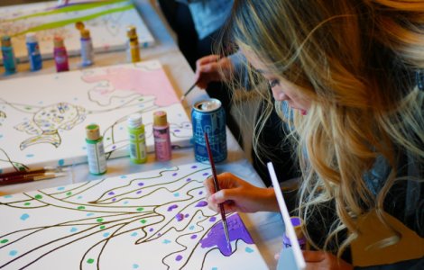 Studiu: Activitatile culturale si creative sunt benefice pentru sanatate
