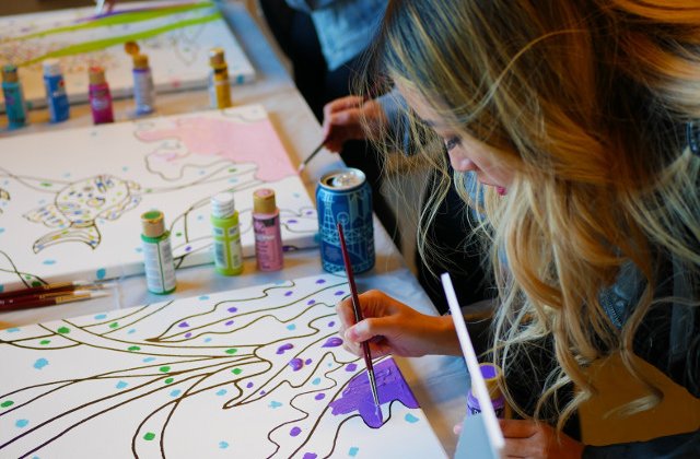 Studiu: Activitatile culturale si creative sunt benefice pentru sanatate