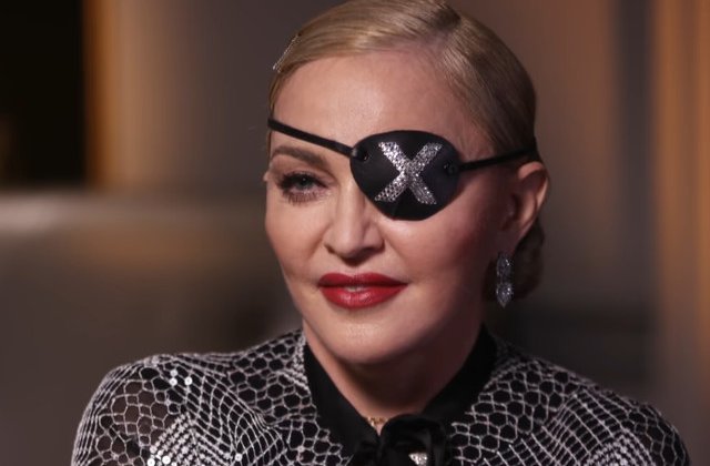 Madonna ii raspunde fanului care a denuntat-o pentru o intarziere de 2 ore la concert: "O regina nu ajunge niciodata tarziu"