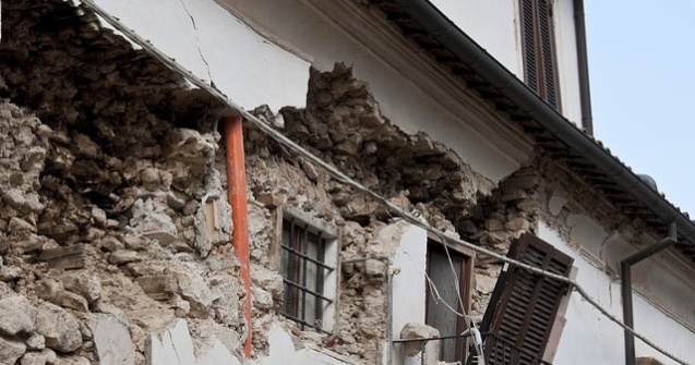 Cutremur in Franta, soldat cu patru raniti, dintre care unul foarte grav. Martor: "E pentru prima data cand vad asta"