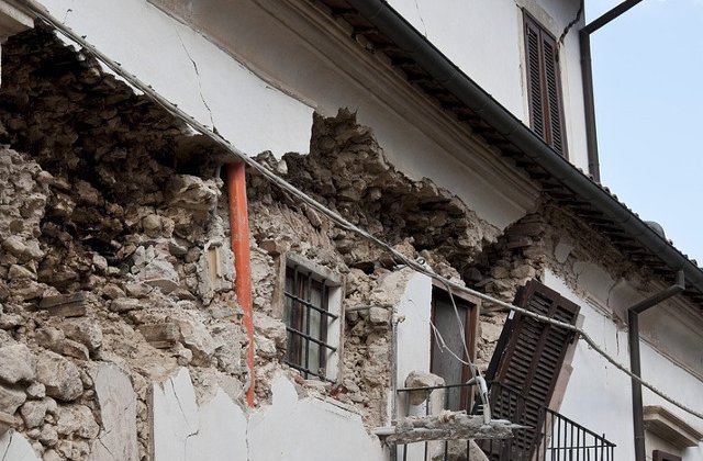 Cutremur in Franta, soldat cu patru raniti, dintre care unul foarte grav. Martor: "E pentru prima data cand vad asta"