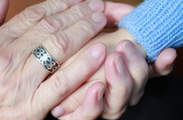 O bunica si-a salvat nepotii, inainte ca mama lor sa ii otraveasca