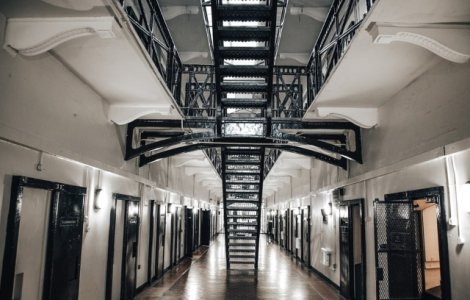  Top  Evadari penibile: 10 cazuri cand detinutii s-au facut de ras incercand sa fuga din puscarie