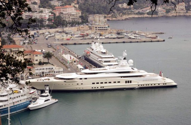 Abramovici sfideaza criza: Si-a cumparat cel mai mare iaht din lume