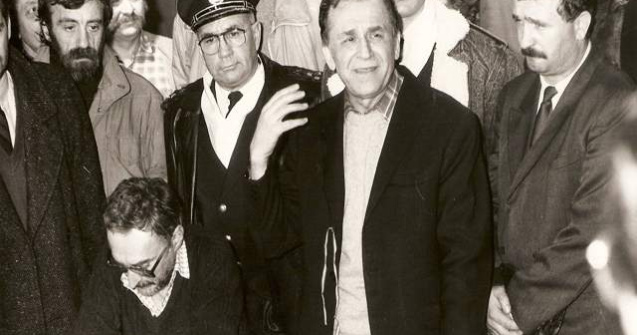 Iliescu, huiduit si apostrofat de revolutionari: "Ce suntem, caini?"