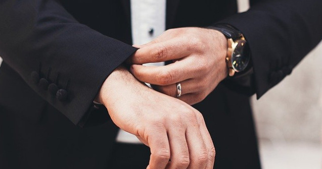 Black Friday 2019 la elefant.ro: ceasuri pentru tinutele de business