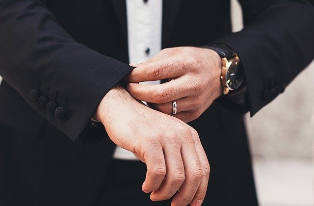 Black Friday 2019 la elefant.ro: ceasuri pentru tinutele de business