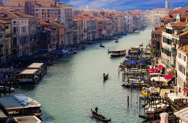 Venetia sub ape: A fost declarata starea de urgenta si au fost aprobate primele ajutoare pentru locuitorii din zona