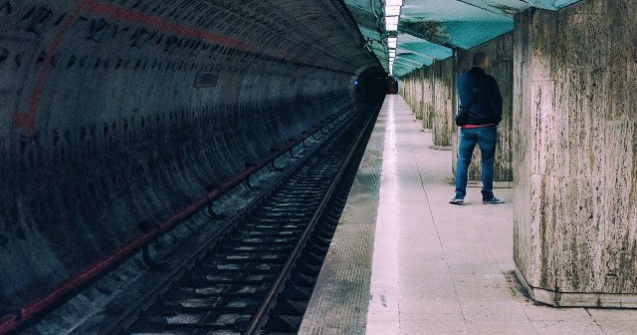 Metrorex introduce plata cu cardul direct la turnicheti, in 9 statii de metrou