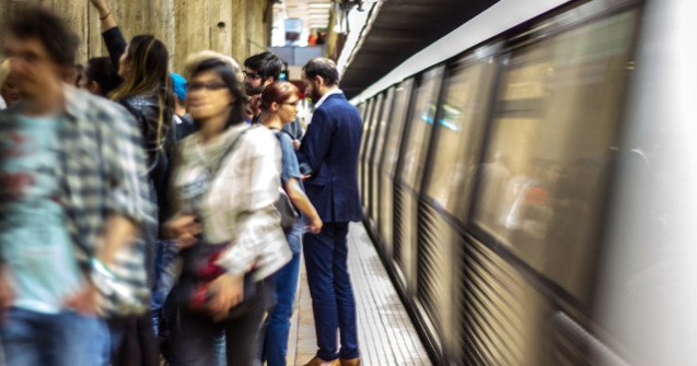Circulatia trenurilor de metrou, prelungita cu o ora vineri, pentru partida de fotbal Romania-Suedia