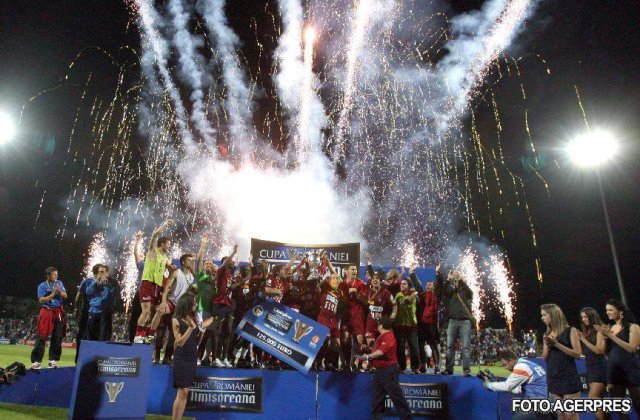 CFR le-a prezentat fanilor trofeul pe stadionul din Cluj