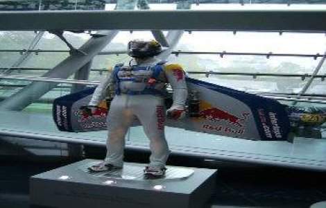 Saltul din stratosfera al lui Felix Baumgartner s-a amanat