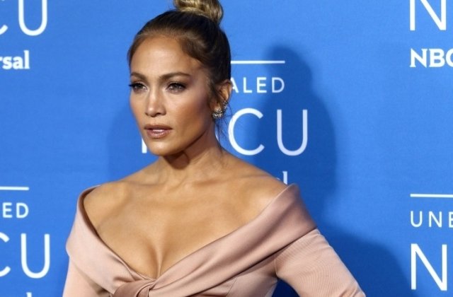 Jennifer Lopez a dezvaluit ca un regizor i-a cerut sa-i arate sanii: "Am intrat in panica"