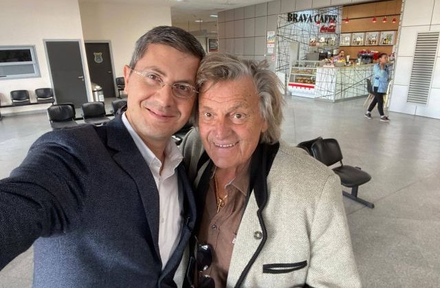 Dan Barna, intalnire cu Florin Piersic in Aeroportul Cluj-Napoca: "Chiar i-am cerut un autograf pe agenda"