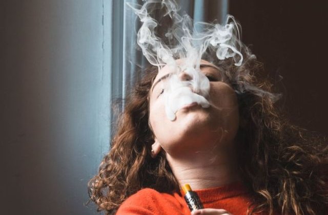 Bilantul deceselor asociate utilizarii tigarilor electronice a ajuns la 42 de victime in SUA