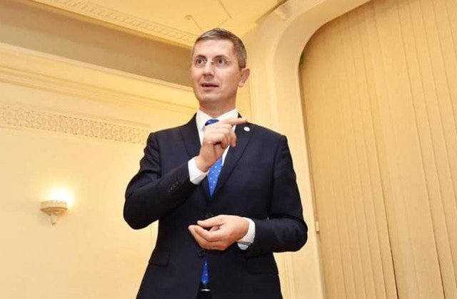 Dan Barna: Particip la vot si votez actualul presedinte