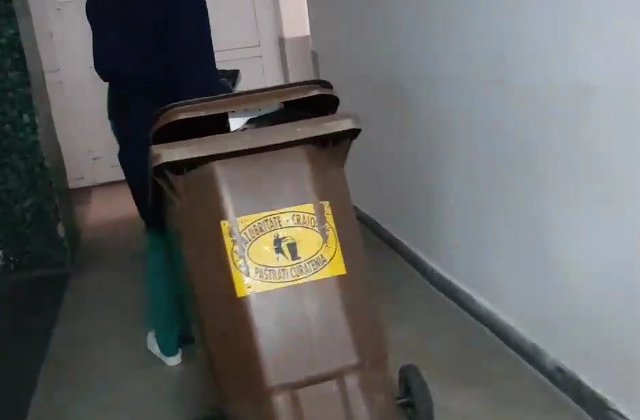 Deputat USR: Infirmierele Spitalului Judetean Craiova transporta deseurile menajere si cele toxice printre bolnavi. Haos de nedescris/ VIDEO