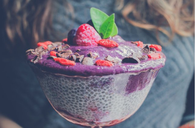 Contin de 5 ori mai mult calciu decat laptele: 10 idei pentru a include semintele de chia in alimentatie