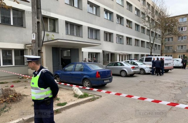 Trei persoane, printre care doi copii, au murit si alti sase au ajuns de urgenta la spital, in Timisoara. Autoritatile au decis evacuarea unui bloc intreg