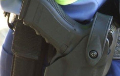 Barbat cu probleme psihice, impuscat de politisti in Arges, dupa ce ar fi agresat mai multi oameni