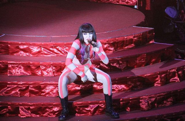 Gafa lui Jessie J: Cum si-a "pocit" cantareata tatuajul?