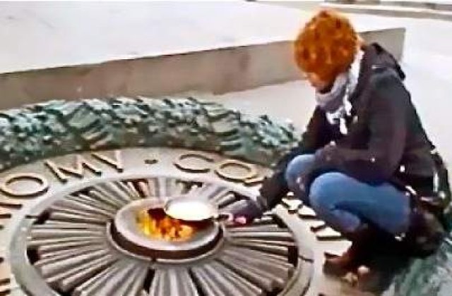 Ucraina: 3 ani de inchisoare pentru ca a prajit oua desupra flacarii eterne