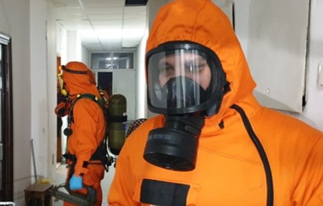 Patronul firmei care a efectuat dezinsectia in blocul din Timisoara, retinut pentru 24 de ore. El a cumparat substanta toxica de la o cunostinta