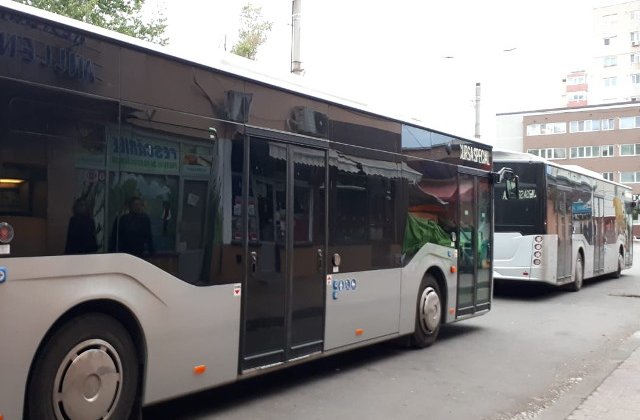 Primaria din Constanta cauta forma legala pentru a-i da jos din autobuze pe calatorii cu igiena precara