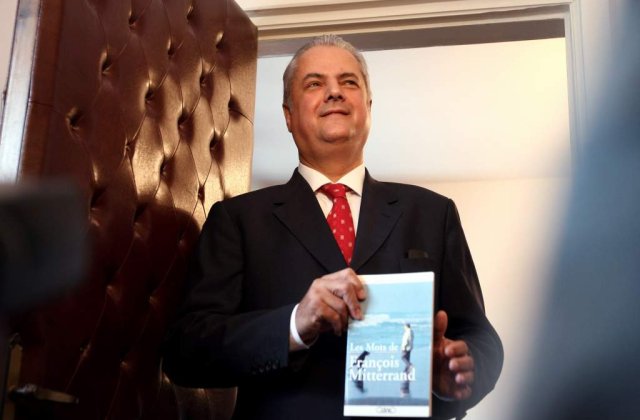 'Ziua' lui Nastase: Trofeul Calitatii, suspendat. Zambaccian 1, protejat de PSD