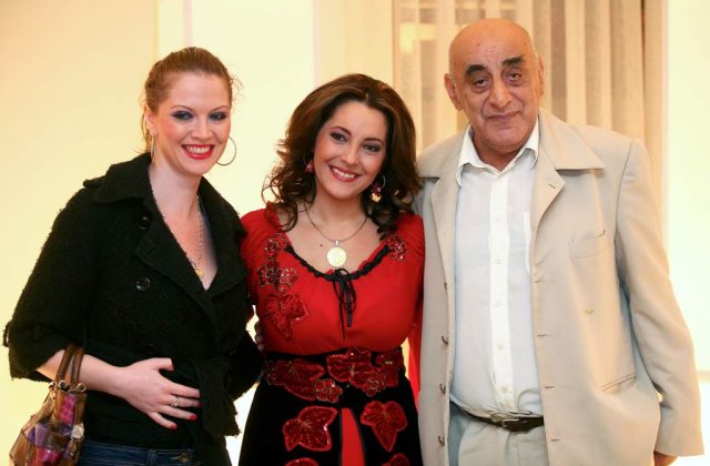 Oana Lis: &#39;Tata ma ardea cu tigara, ma batea aproape zilnic si turna benzina pe mine, ca sa imi dea foc&#39;