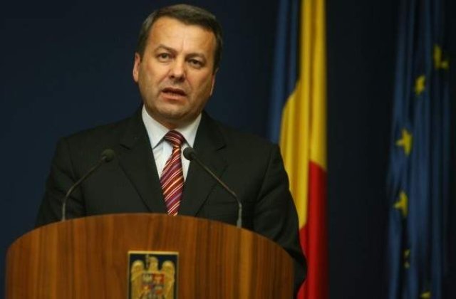 Ialomitianu: Ponta este cel mai incompetent premier