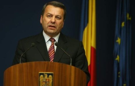 Ialomitianu: Ponta este cel mai incompetent premier