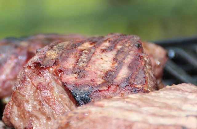 Carne crescuta in laborator din celule stem de provenienta animala, o premiera in China