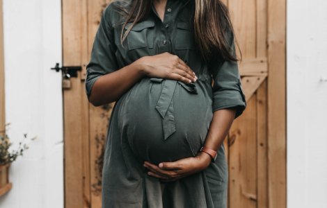 Studiu: Inducerea travaliului in cea de-a 41-a saptamana de sarcina, mai sigura decat sa se astepte 42 de saptamani