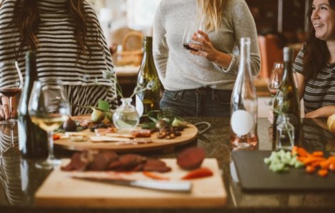  Top  10+ reguli de eticheta de respectat cand esti invitat la o cina